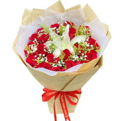 哈尔滨19朵红玫瑰1支百合，永恒之美