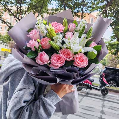 哈尔滨11朵戴安娜粉玫瑰百合，与你一起追逐梦想