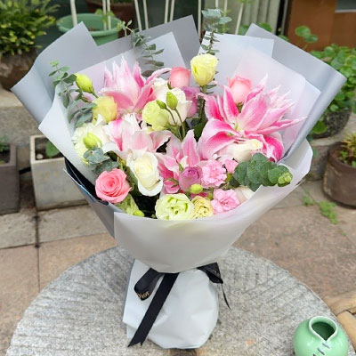 哈尔滨9朵玫瑰混搭百合，爱恋纯真无邪